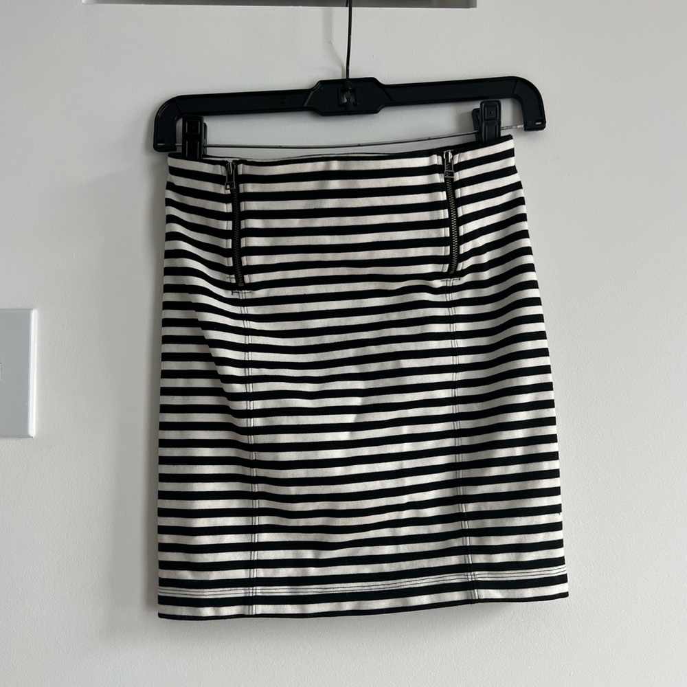 Aritzia Sunday Best stripped mini skirt